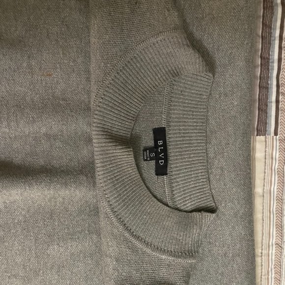 Grey top - Picture 2 of 3